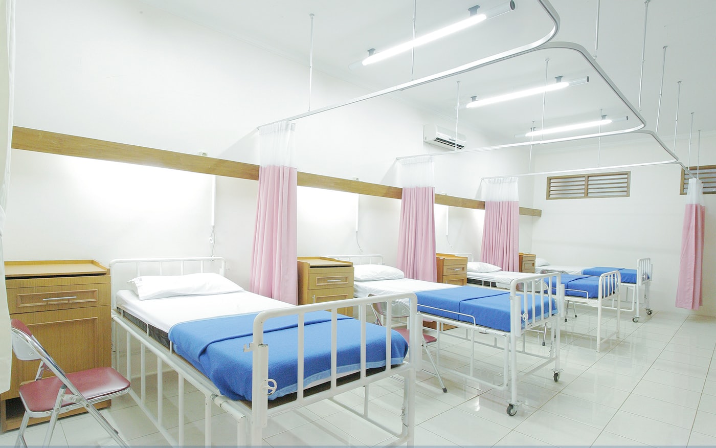 Healthcare facility with modern technology systems